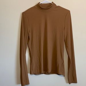 Women’s sleek long sleeve